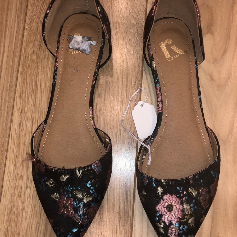 ➡️2 for $15 ⬅️ Black Slip on Flats with Floral Print Size 7.5